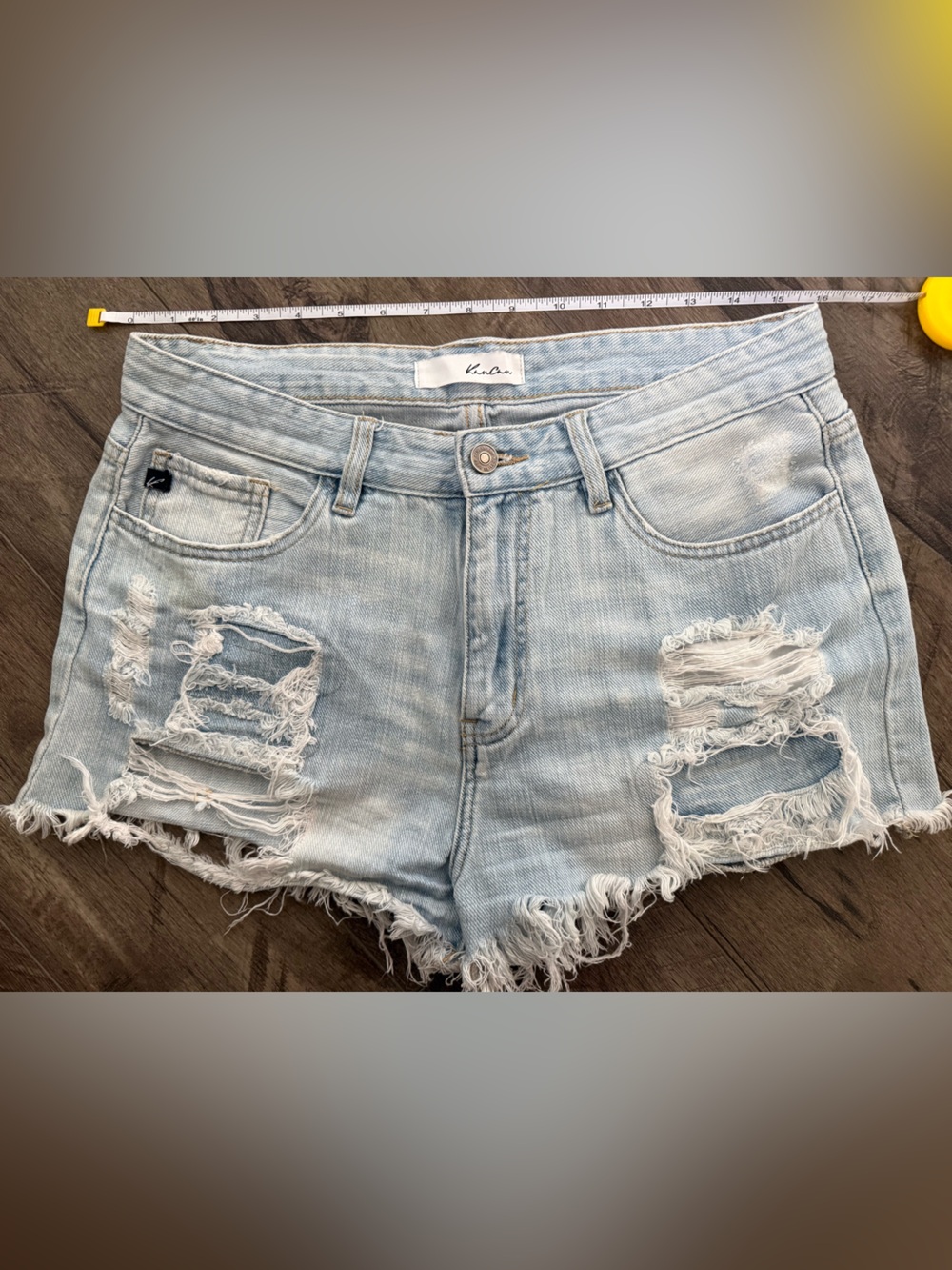 KanCan Estilo super soft distressed denim shorts
